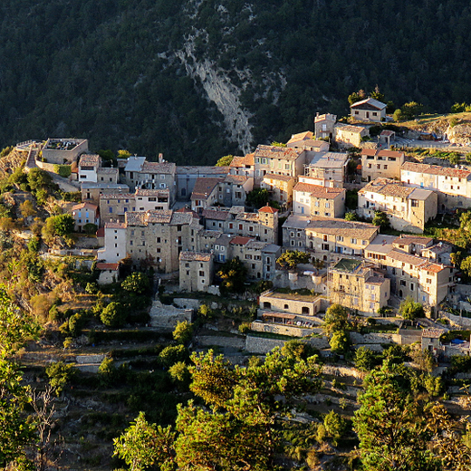 ... construit en plusieurs phases ... construit en plusieurs phases