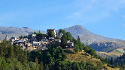Beuil et le Mont Mounier - Vallée du Cians Beuil et le Mont Mounier - Vallée du Cians